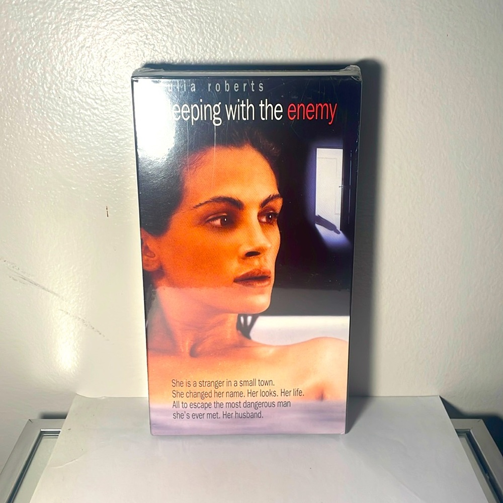 SEALED sleeping with the enemy vhs tape